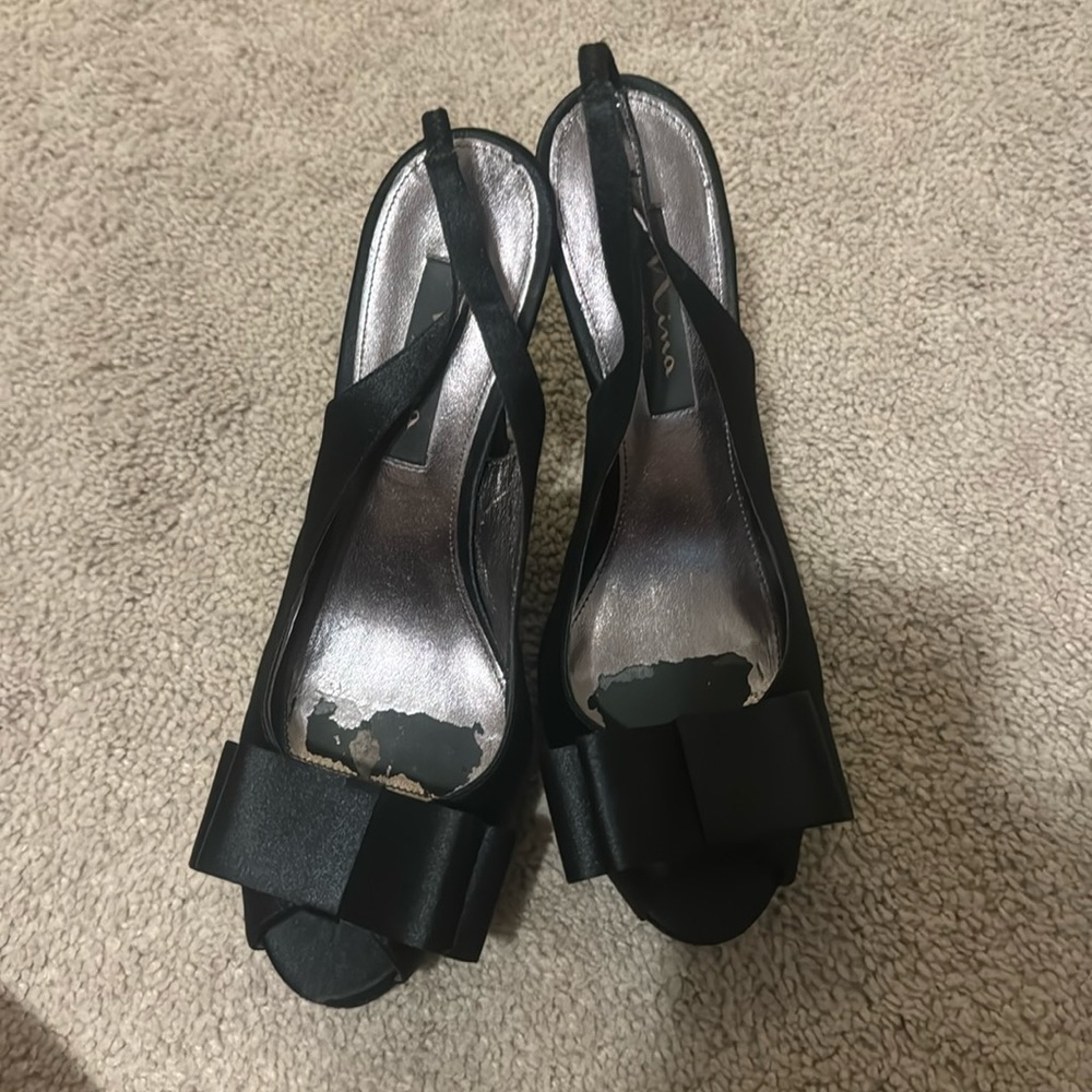Nina heels! Black, size 8.5!! Bows on the toe.